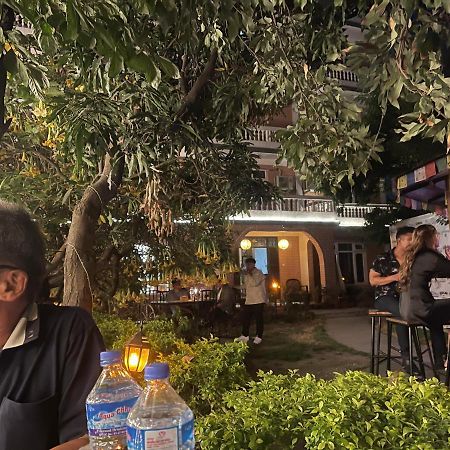 Hotel Lotus Garden Kathmandu Bagian luar foto