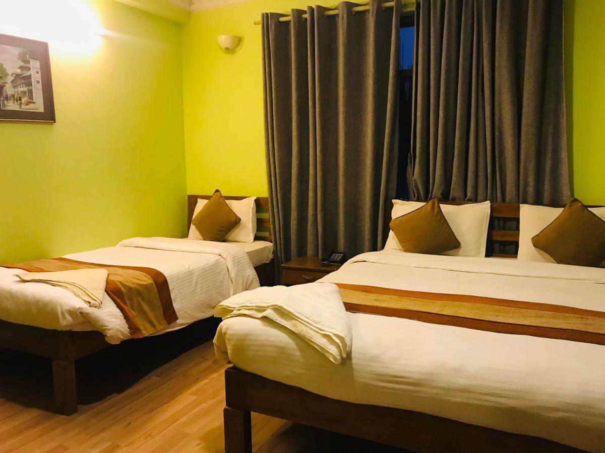 Hotel Lotus Garden Kathmandu Bagian luar foto