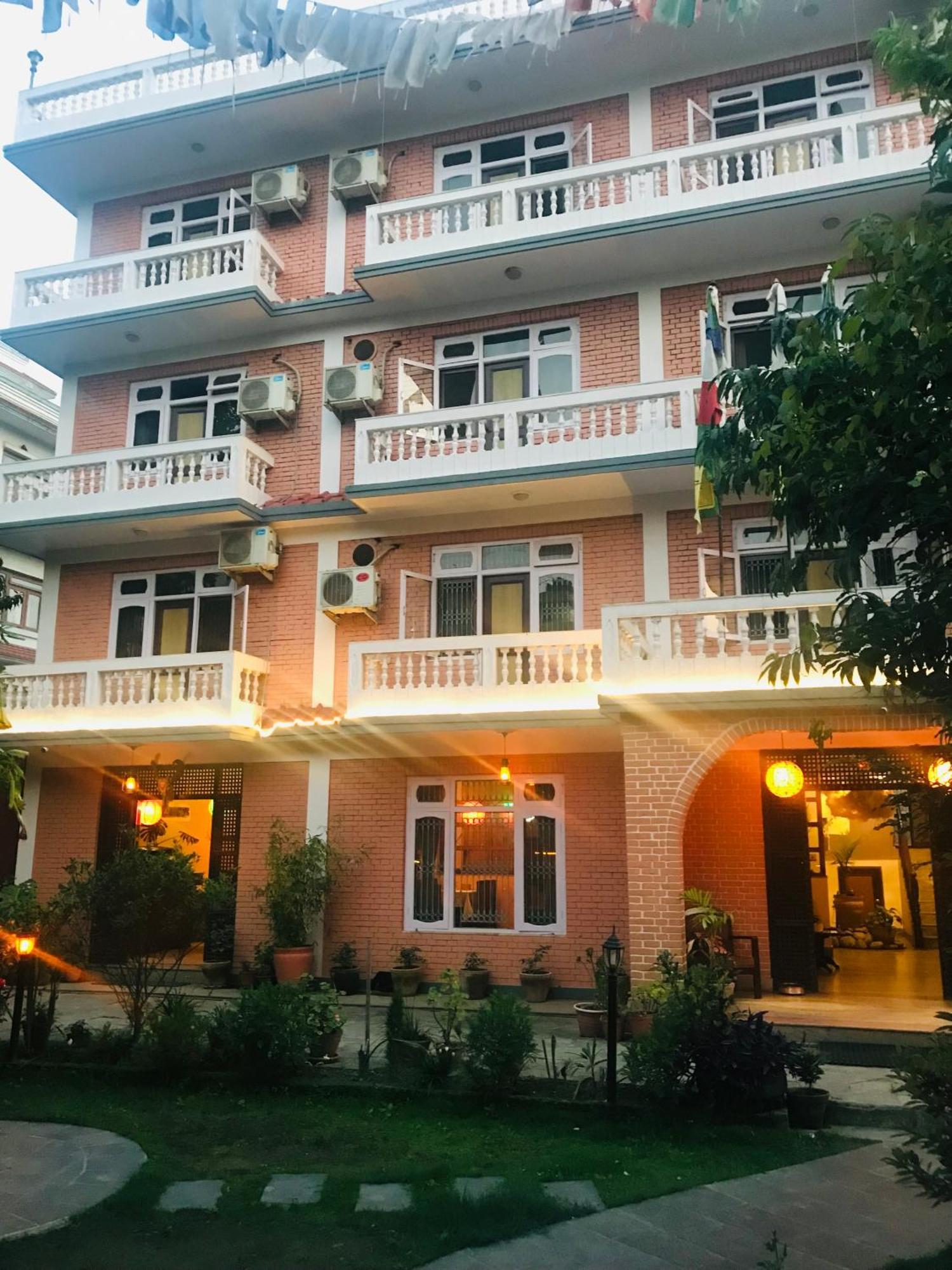 Hotel Lotus Garden Kathmandu Bagian luar foto