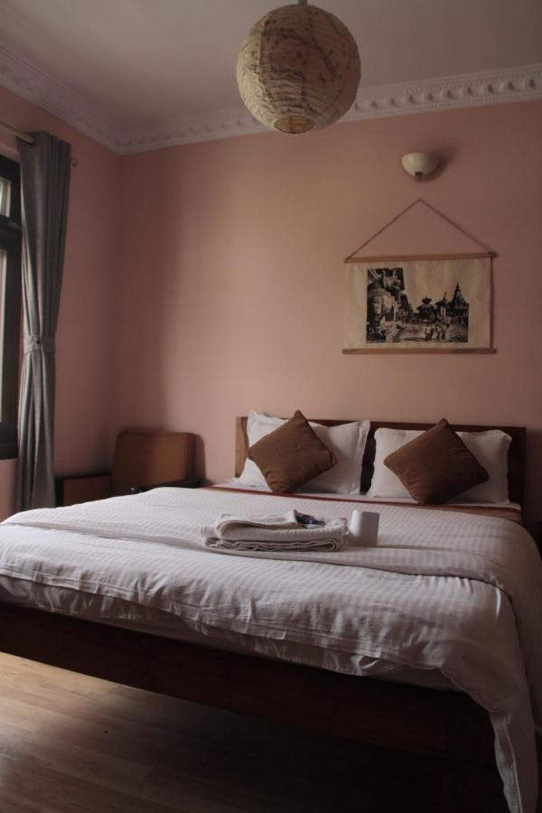 Hotel Lotus Garden Kathmandu Bagian luar foto