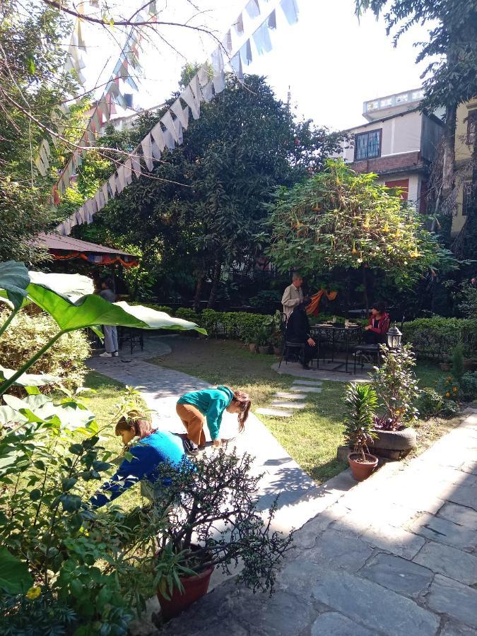 Hotel Lotus Garden Kathmandu Bagian luar foto