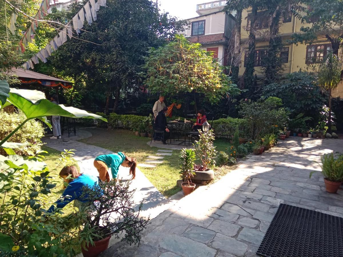 Hotel Lotus Garden Kathmandu Bagian luar foto
