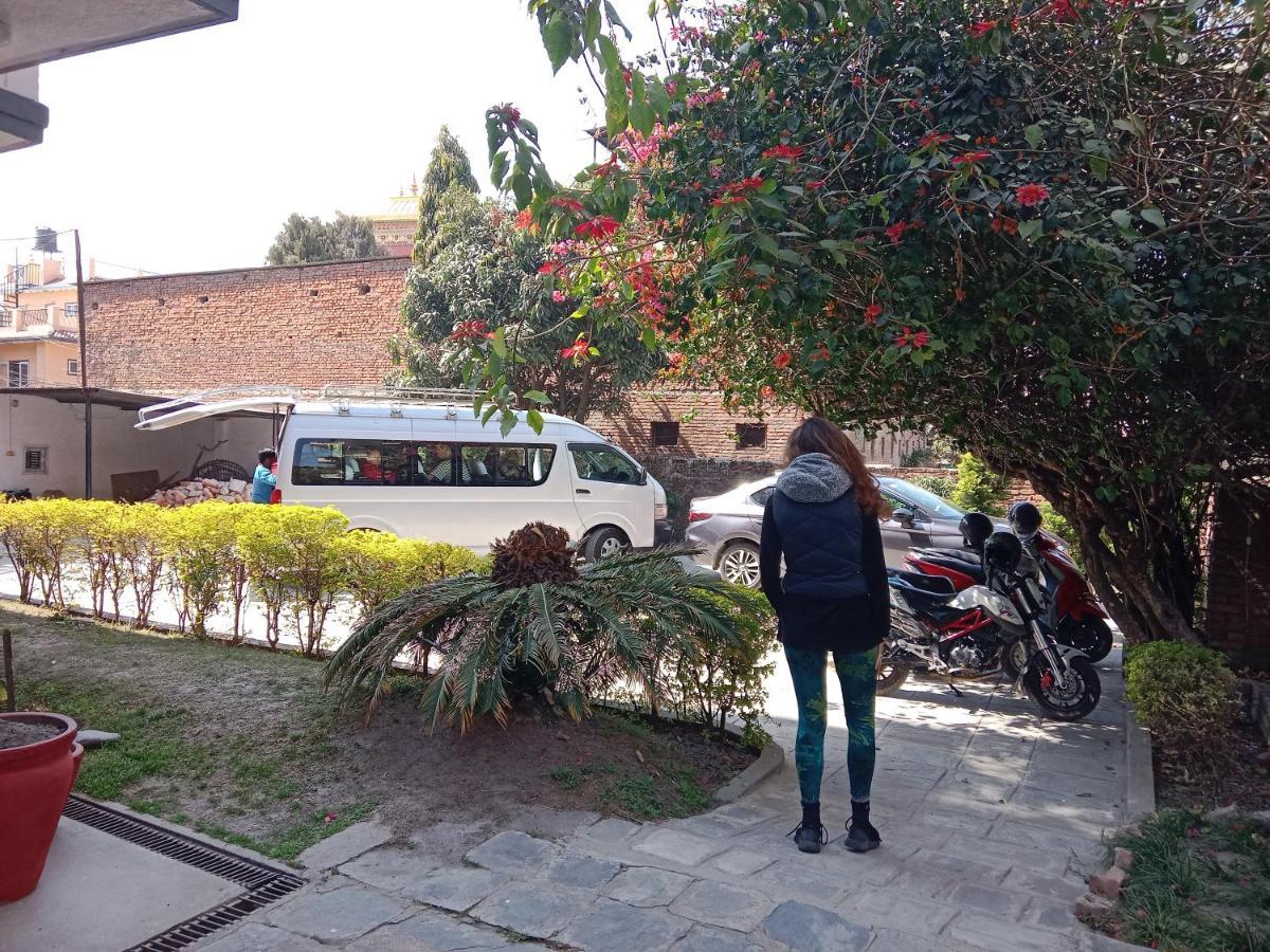 Hotel Lotus Garden Kathmandu Bagian luar foto