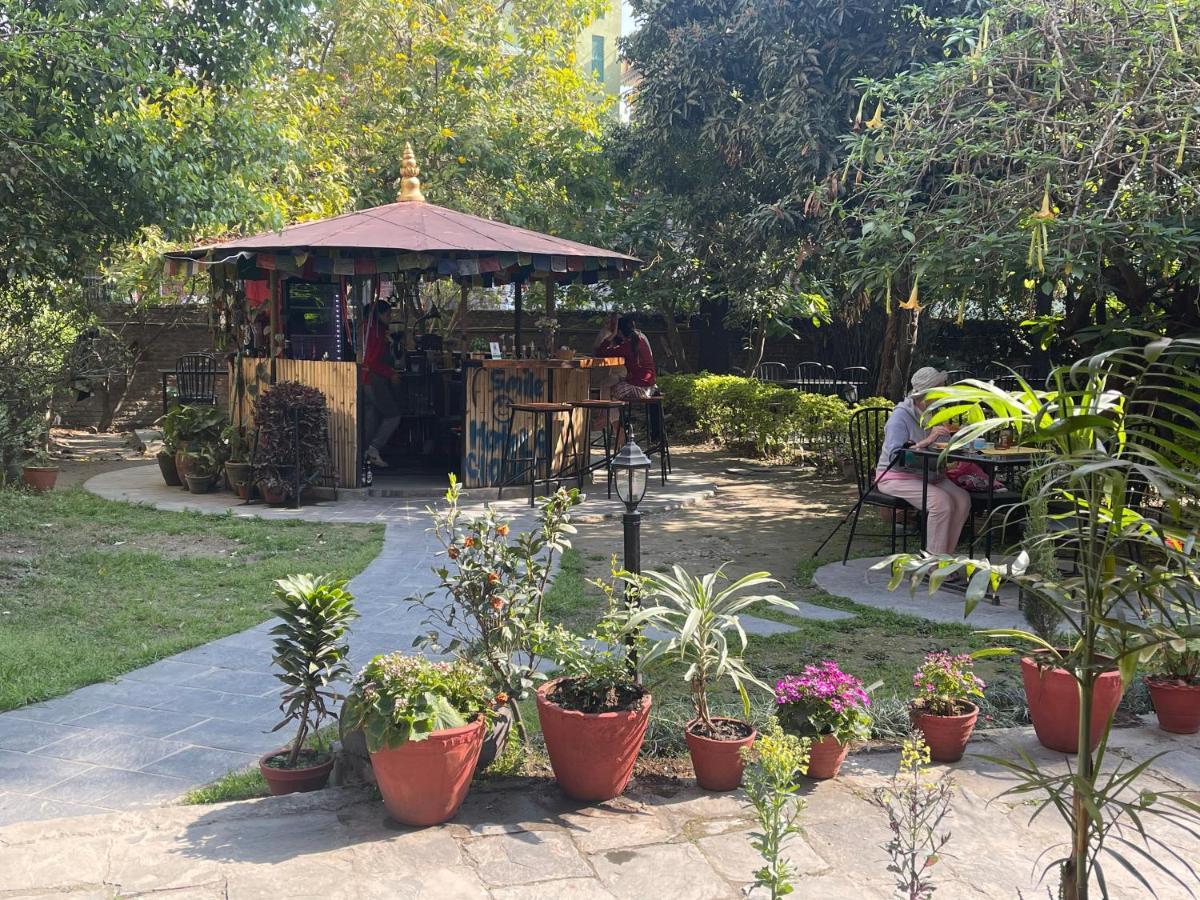 Hotel Lotus Garden Kathmandu Bagian luar foto