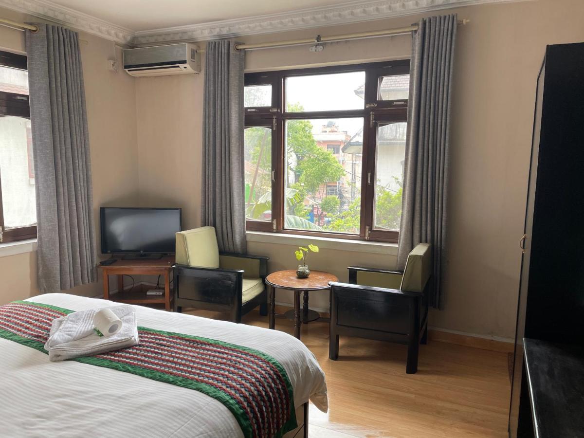 Hotel Lotus Garden Kathmandu Bagian luar foto